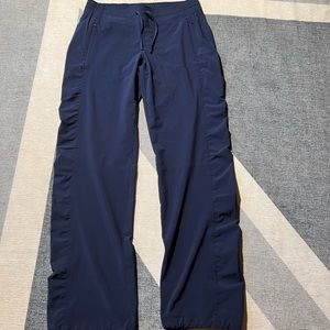 Athleta Navy La Viva Pant - size 8 *EUC*